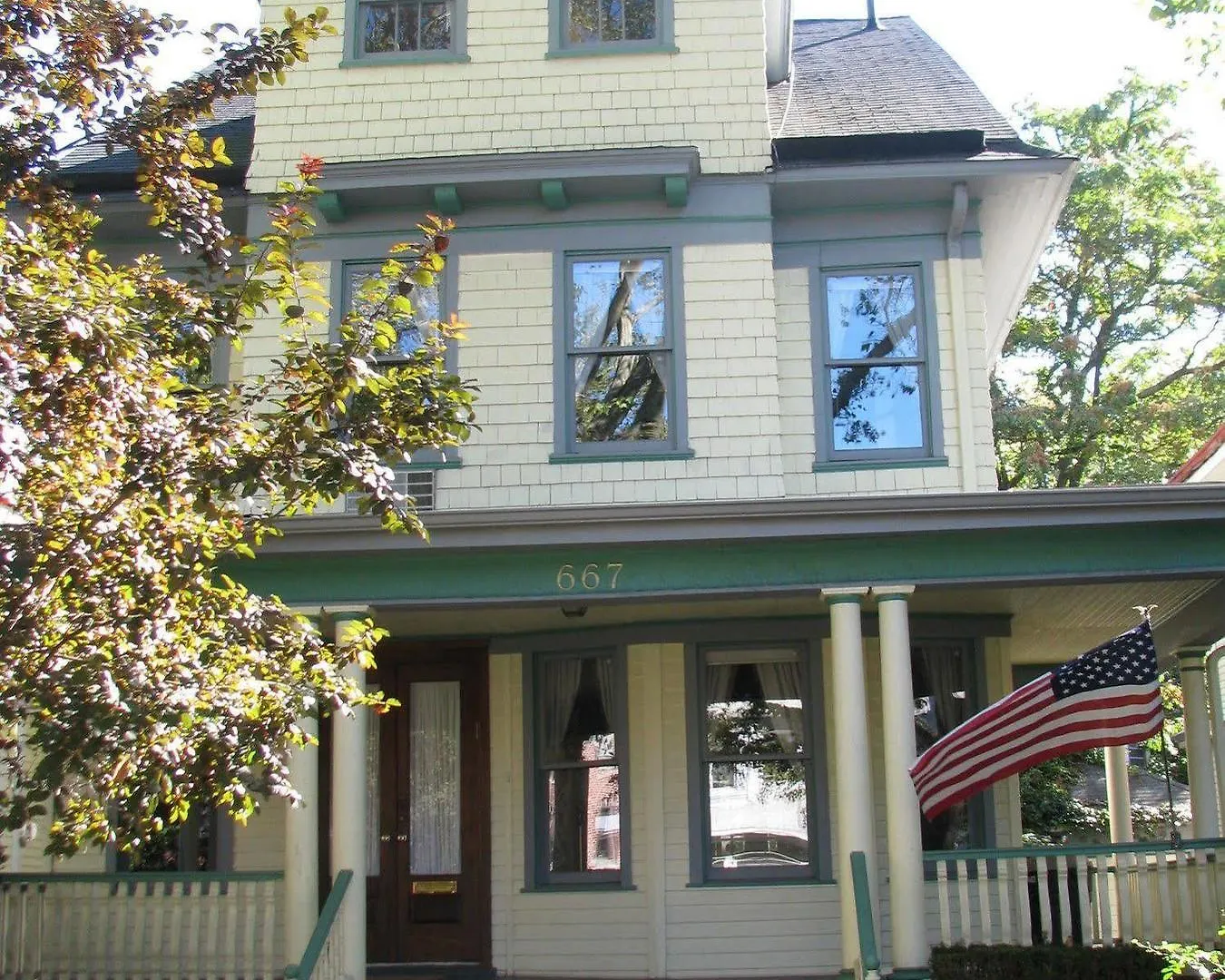 Loralei Bed And Breakfast New York Hotel